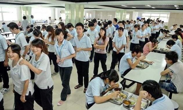 企業(yè)將食堂承包出去一年到底能省多少錢？